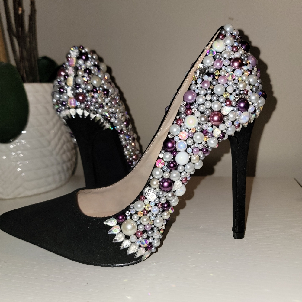 Rhinestone Black Pumps *Size?*